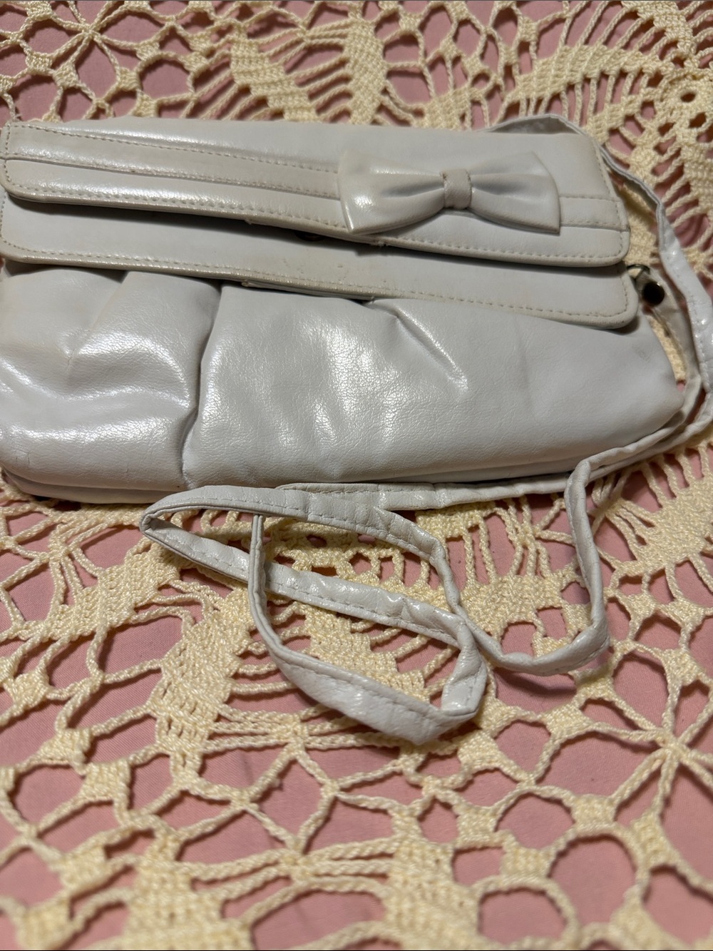 Pacific Connections Classic Cream Bow Clutch - Women's Bag